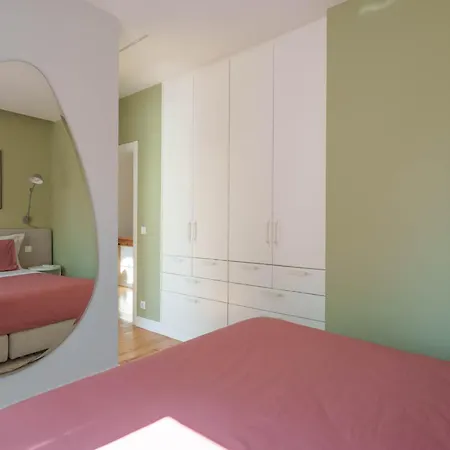 Bacelos Pink House - Riverfront With Jacuzzi Holiday home *