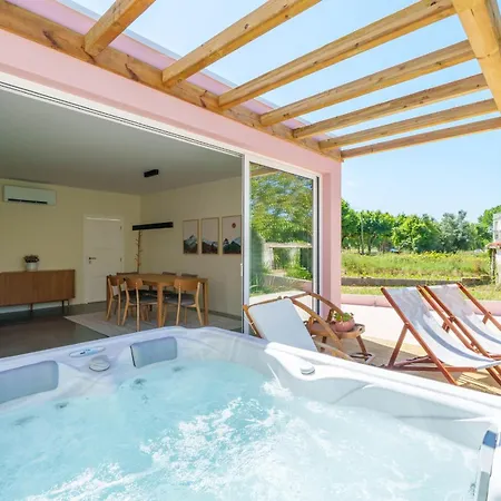 Bacelos Pink House - Riverfront With Jacuzzi * Soure