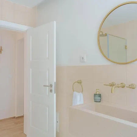 Bacelos Pink House - Riverfront With Jacuzzi