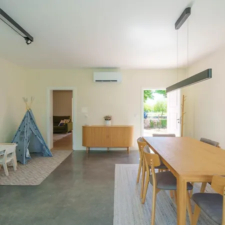 Tatil Evi Bacelos Pink House - Riverfront With Jacuzzi Soure