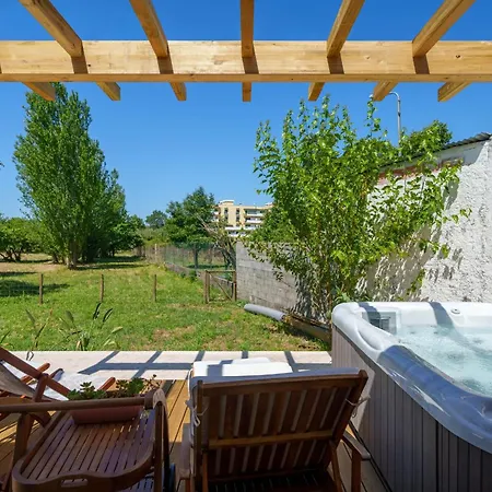 Bacelos Pink House - Riverfront With Jacuzzi Tatil Evi