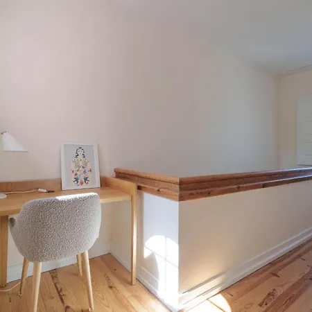 Bacelos Pink House - Riverfront With Jacuzzi Holiday home *