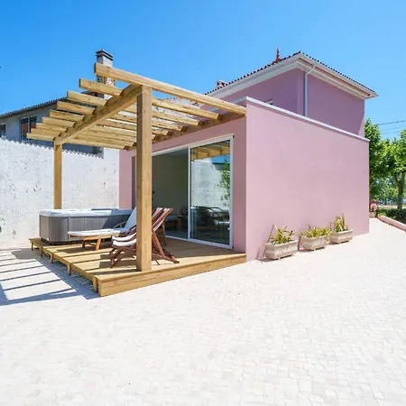 Bacelos Pink House - Riverfront With Jacuzzi * Soure