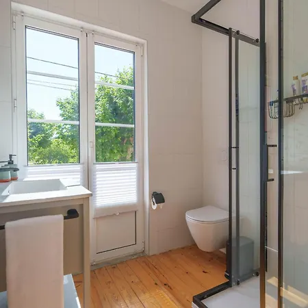 Bacelos Pink House - Riverfront With Jacuzzi Soure