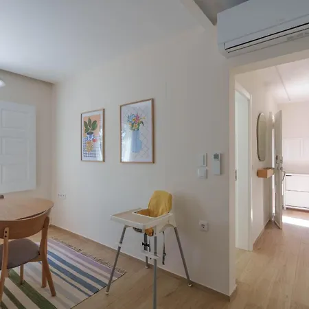 Bacelos Pink House - Riverfront With Jacuzzi Holiday home *