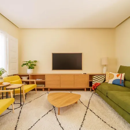 Дом отдыха Bacelos Pink House - Riverfront With Jacuzzi