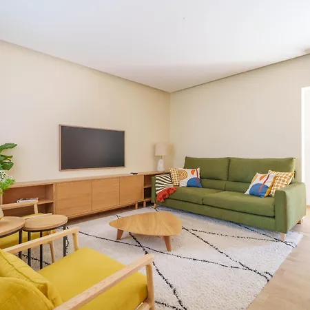 Bacelos Pink House - Riverfront With Jacuzzi * Soure