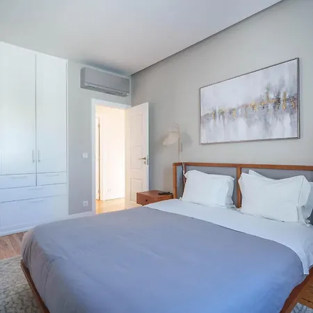 Bacelos Pink House - Riverfront With Jacuzzi