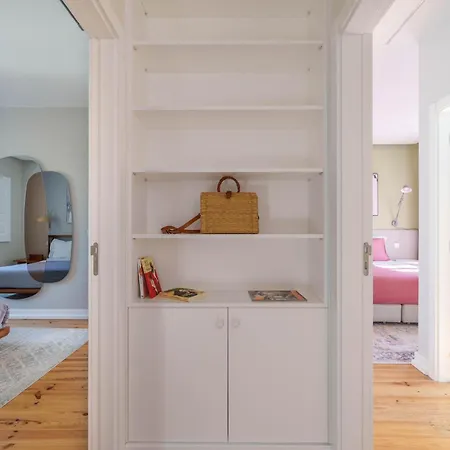 Дом отдыха Bacelos Pink House - Riverfront With Jacuzzi *