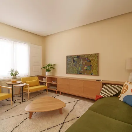 Bacelos Pink House - Riverfront With Jacuzzi Holiday home Soure