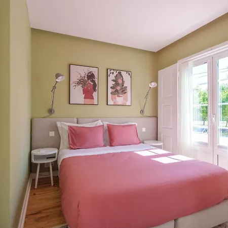 Holiday home Bacelos Pink House - Riverfront With Jacuzzi Soure