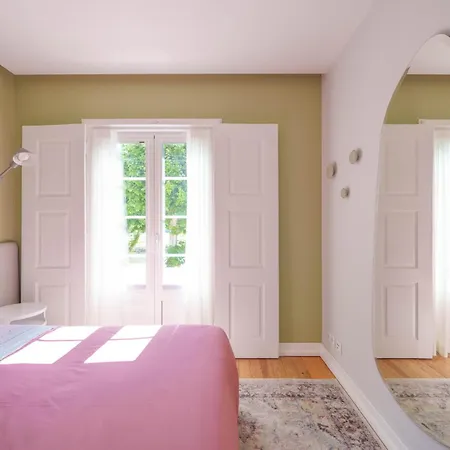 Дом отдыха Bacelos Pink House - Riverfront With Jacuzzi *