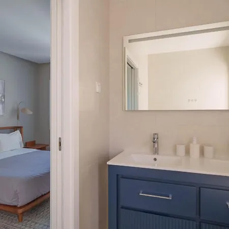 Bacelos Pink House - Riverfront With Jacuzzi Soure