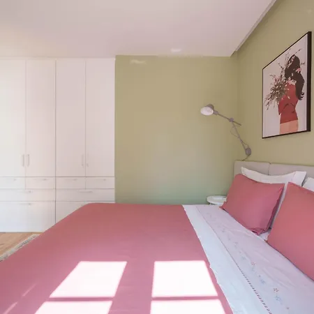 Holiday home Bacelos Pink House - Riverfront With Jacuzzi
