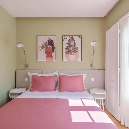 Bacelos Pink House - Riverfront With Jacuzzi *