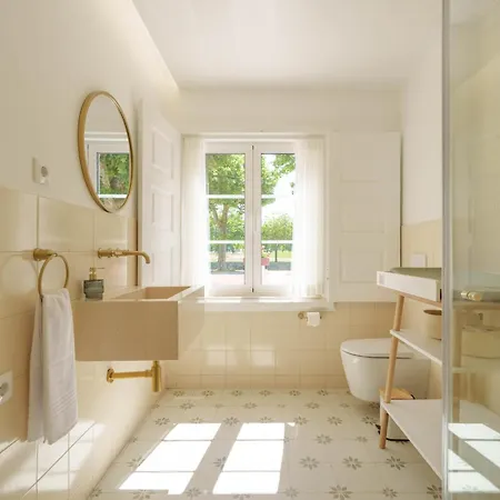 Bacelos Pink House - Riverfront With Jacuzzi * Soure