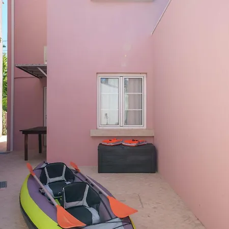 Bacelos Pink House - Riverfront With Jacuzzi Holiday home