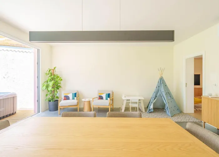 Holiday home Bacelos Pink House - Riverfront With Jacuzzi