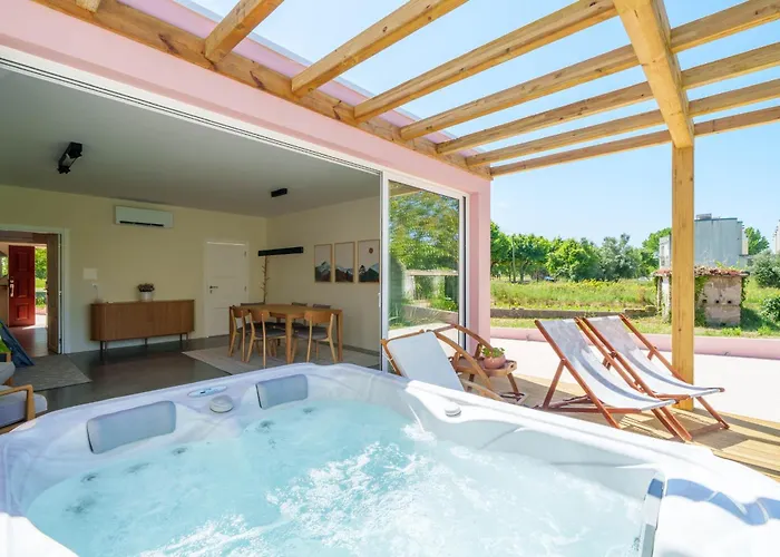Bacelos Pink House - Riverfront With Jacuzzi * Soure