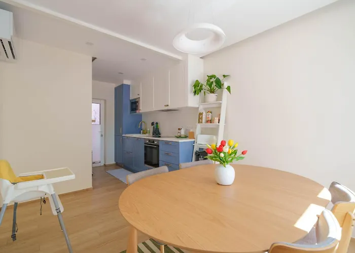 Bacelos Pink House - Riverfront With Jacuzzi Holiday home Soure