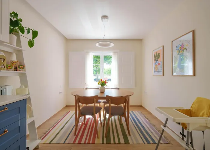 Bacelos Pink House - Riverfront With Jacuzzi *