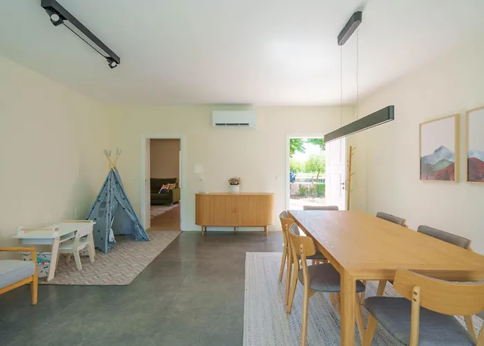 Holiday home Bacelos Pink House - Riverfront With Jacuzzi Soure