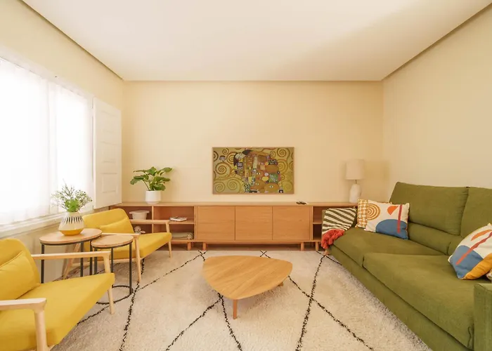 Bacelos Pink House - Riverfront With Jacuzzi *