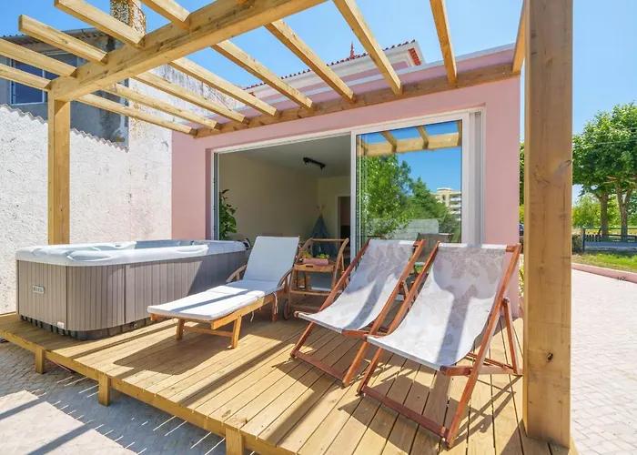 Bacelos Pink House - Riverfront With Jacuzzi * Soure