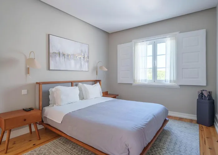 Bacelos Pink House - Riverfront With Jacuzzi Holiday home