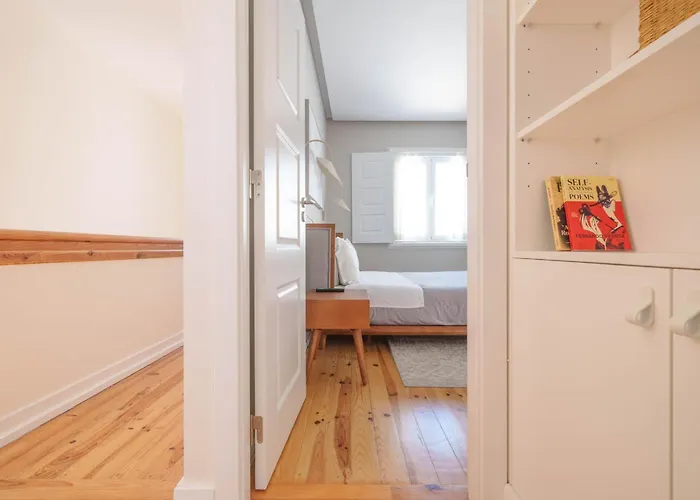 Bacelos Pink House - Riverfront With Jacuzzi