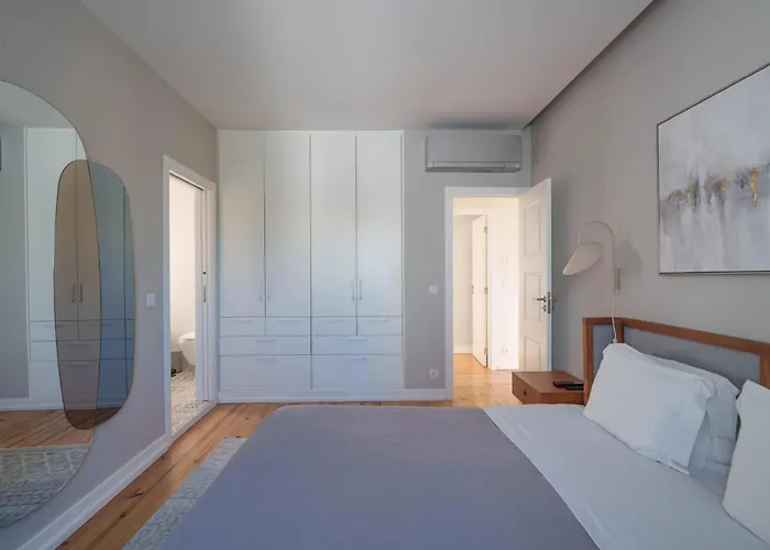 Holiday home Bacelos Pink House - Riverfront With Jacuzzi Soure