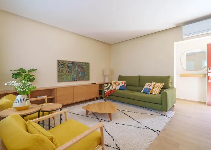 Bacelos Pink House - Riverfront With Jacuzzi *