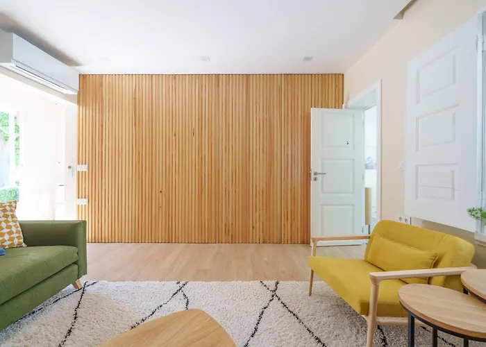 Bacelos Pink House - Riverfront With Jacuzzi Soure