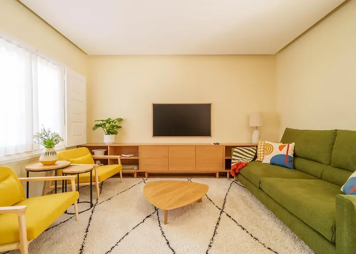 Holiday home Bacelos Pink House - Riverfront With Jacuzzi