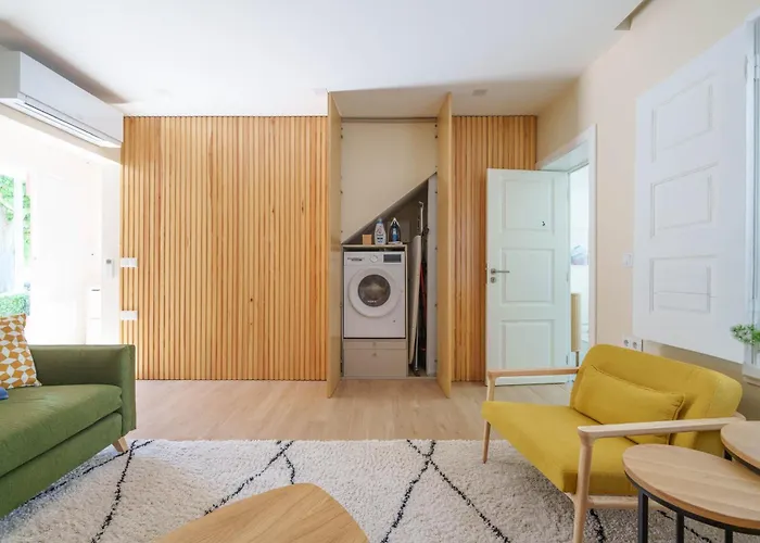 Bacelos Pink House - Riverfront With Jacuzzi Holiday home *