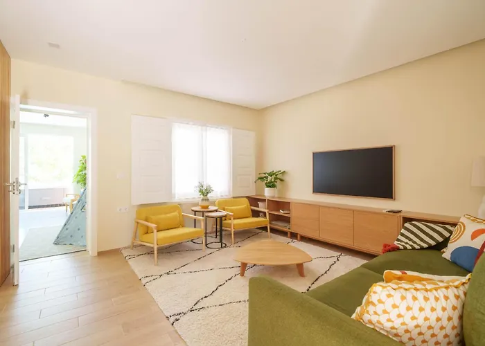 Bacelos Pink House - Riverfront With Jacuzzi Soure