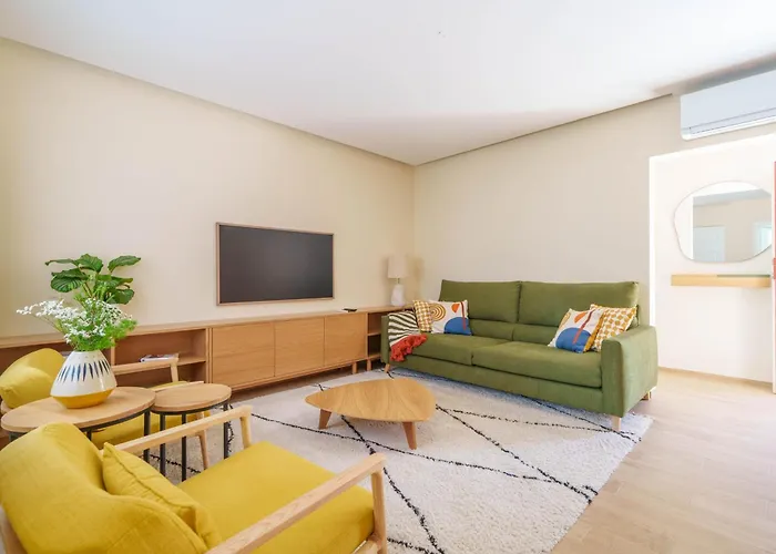 Bacelos Pink House - Riverfront With Jacuzzi * Soure