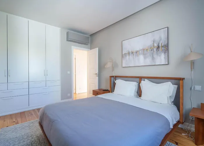 Bacelos Pink House - Riverfront With Jacuzzi