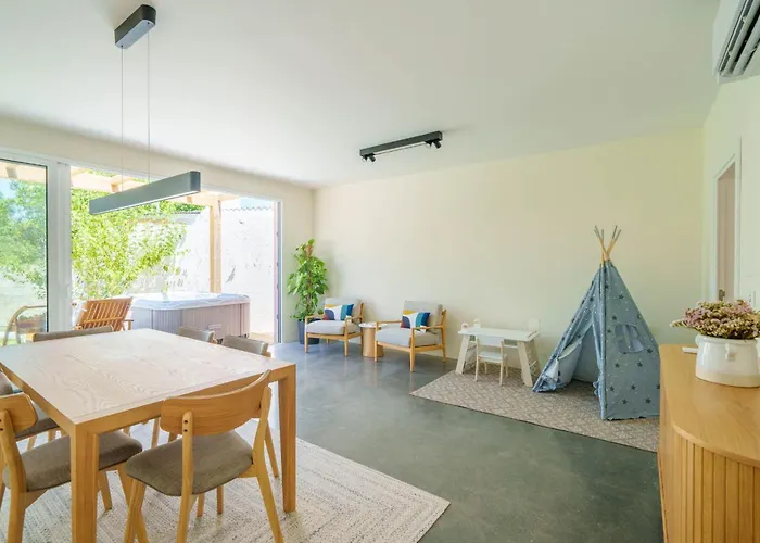 Holiday home Bacelos Pink House - Riverfront With Jacuzzi