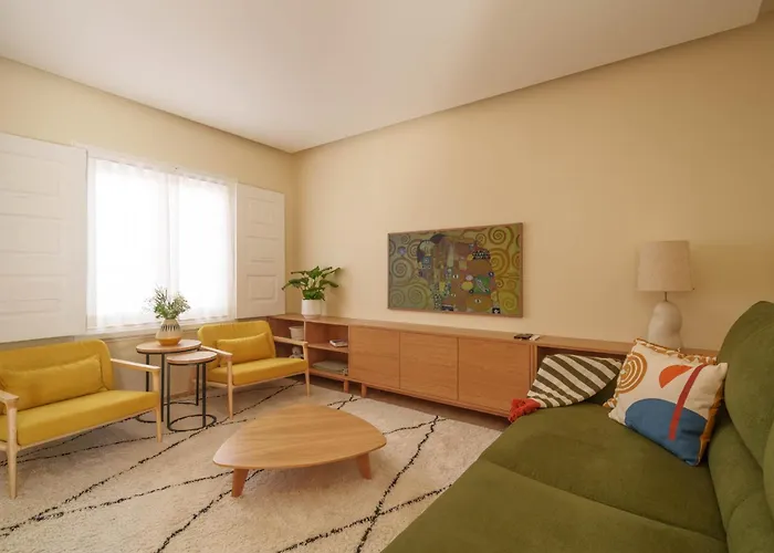 Bacelos Pink House - Riverfront With Jacuzzi Holiday home Soure