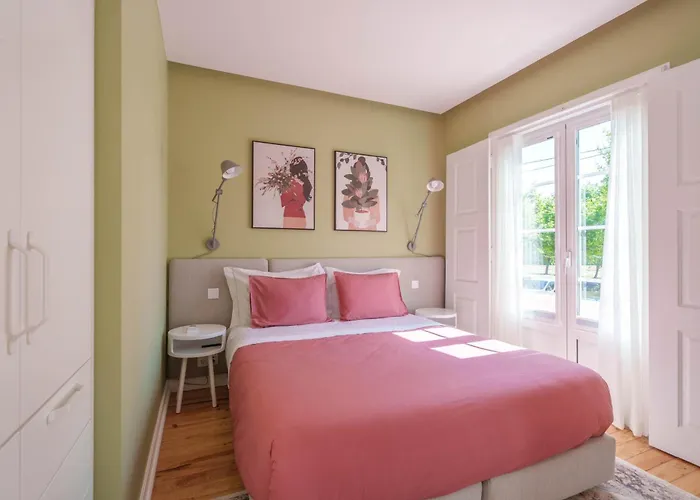 Holiday home Bacelos Pink House - Riverfront With Jacuzzi Soure