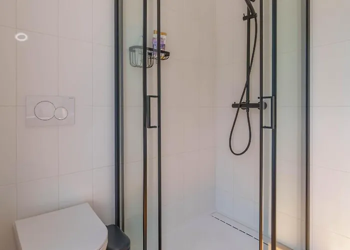 Bacelos Pink House - Riverfront With Jacuzzi Soure