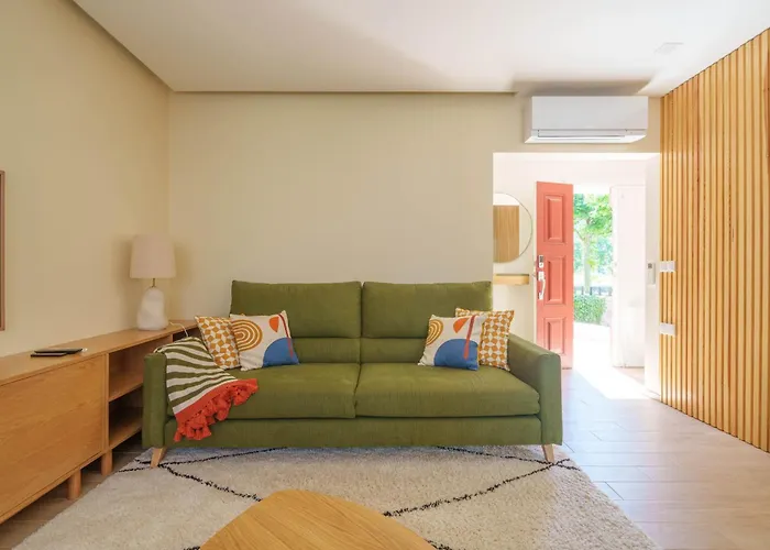 Holiday home Bacelos Pink House - Riverfront With Jacuzzi