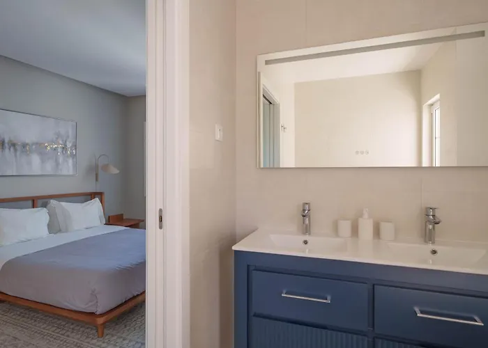 Bacelos Pink House - Riverfront With Jacuzzi Soure