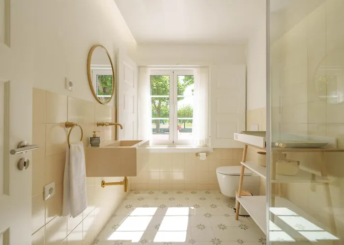 Bacelos Pink House - Riverfront With Jacuzzi * Soure